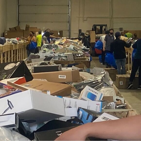 AMAZON Returns Mystery Box - Lot of 5 to 10 Assorted Items (Valued $150-200) - Picture 5 of 6